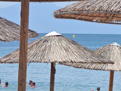 Brunet, 38, ochii verzi, sportiv