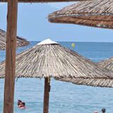 Brunet, 38, ochii verzi, sportiv
